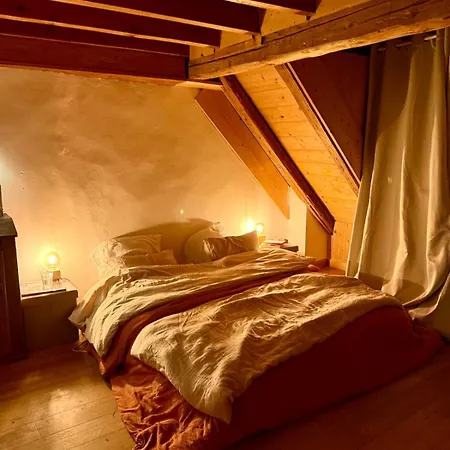 Vakantiehuis Typical And Lovely House In A Forest Talloires