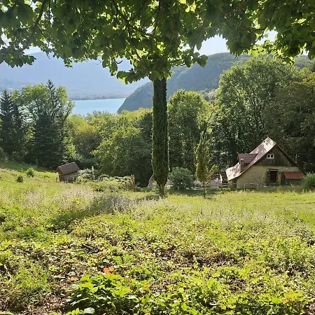 Vakantiehuis Typical And Lovely House In A Forest Talloires